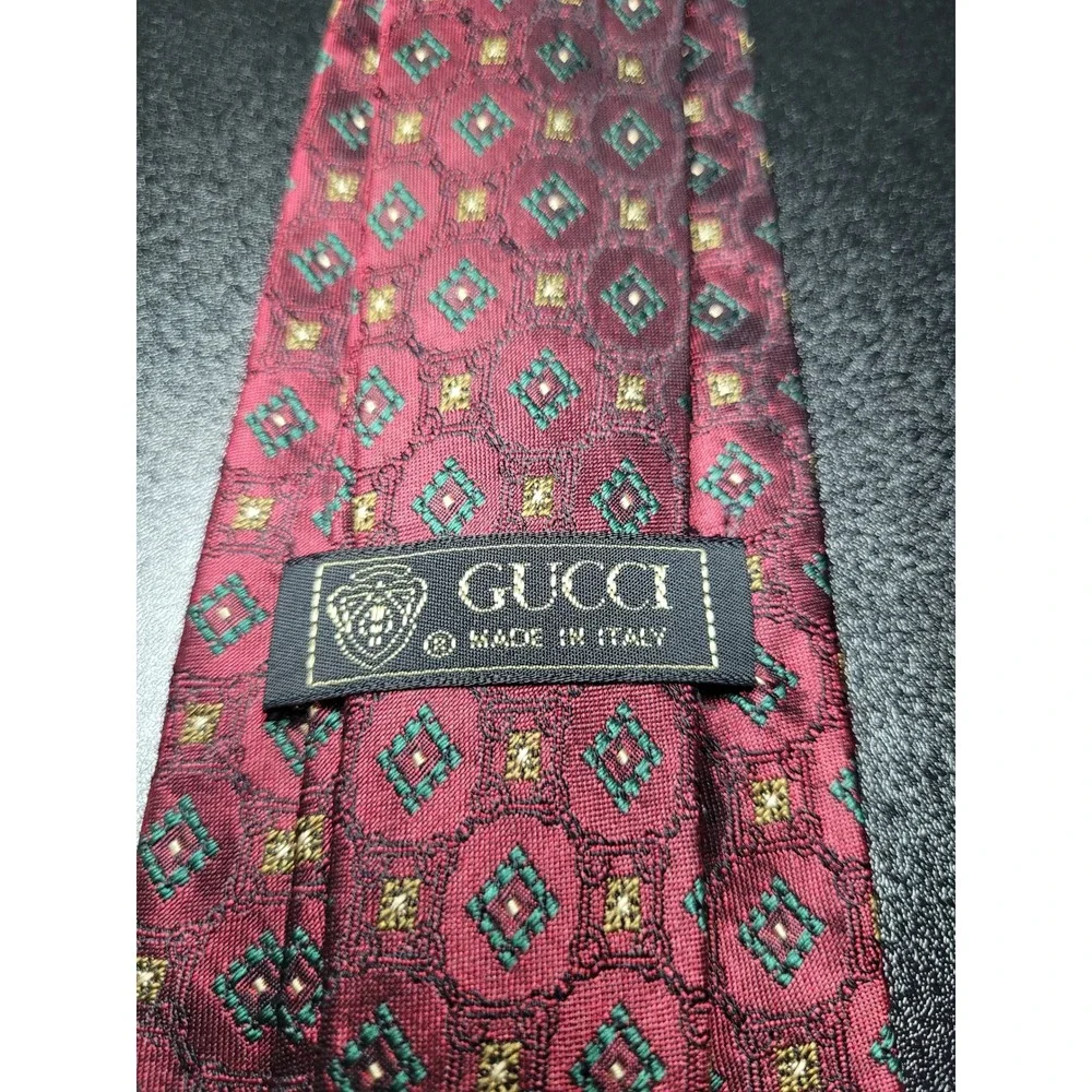 Gucci Men's Necktie Burgundy Geometric 100% Silk 3.75" x 58" Excellent - Picture 3 of 7